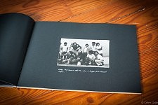 Image post révolutionnaire de 1974 et symbole de la fin de la dictature dans "Accepte-le, Un Album portugais 1919-1979" de Céline Gaille 