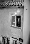 Un homme à sa fenêtre, Coimbra, 2015. 