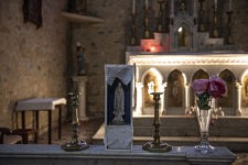 Notre Dame de Fatima installée dans l'église une fois par semaine pour une célébration. 