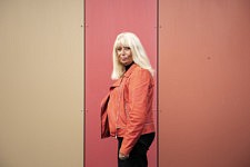 Portrait de Catherine, téléspectatrice de CNews, à la sortie d'un magasin Action, Brive-la-Gaillarde, le 7 novembre 2025. 