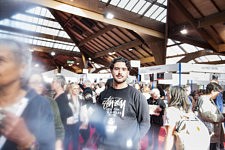 Portrait de Killian, nouveau téléspectateur de CNews, Brive-la-Gaillarde, Foire du Livre, le 7 novembre 2025. 