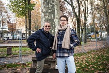 Portrait d'Alain et Thomas, téléspectateurs de CNews, à l'extérieur de la Foire du Livre, Brive-la-Gaillarde, le 7 novembre 2025. 