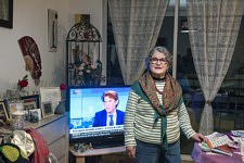 Portrait de Marie, nouvelle téléspectatrice de CNews, chez elle, Brive-la-Gaillarde, le 7 novembre 2025. 
